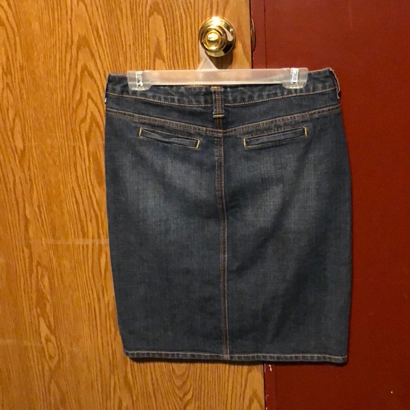 Apt.9 stretch denim skirt size 10. - Picture 2 of 4